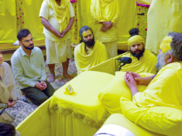 virat kohli and anushka sharma visited premanand ji maharaj in vrindavan